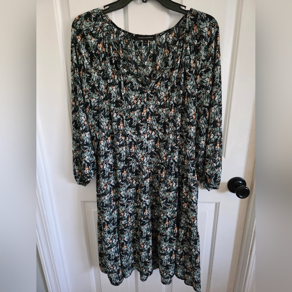 Banana Republic Women’s Floral Black Green Long Sleeve V-Neck Dress Size Medium